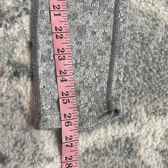 Gymshark Fleur Texture Leggings in Charcoal Marl - Picture 4 of 9